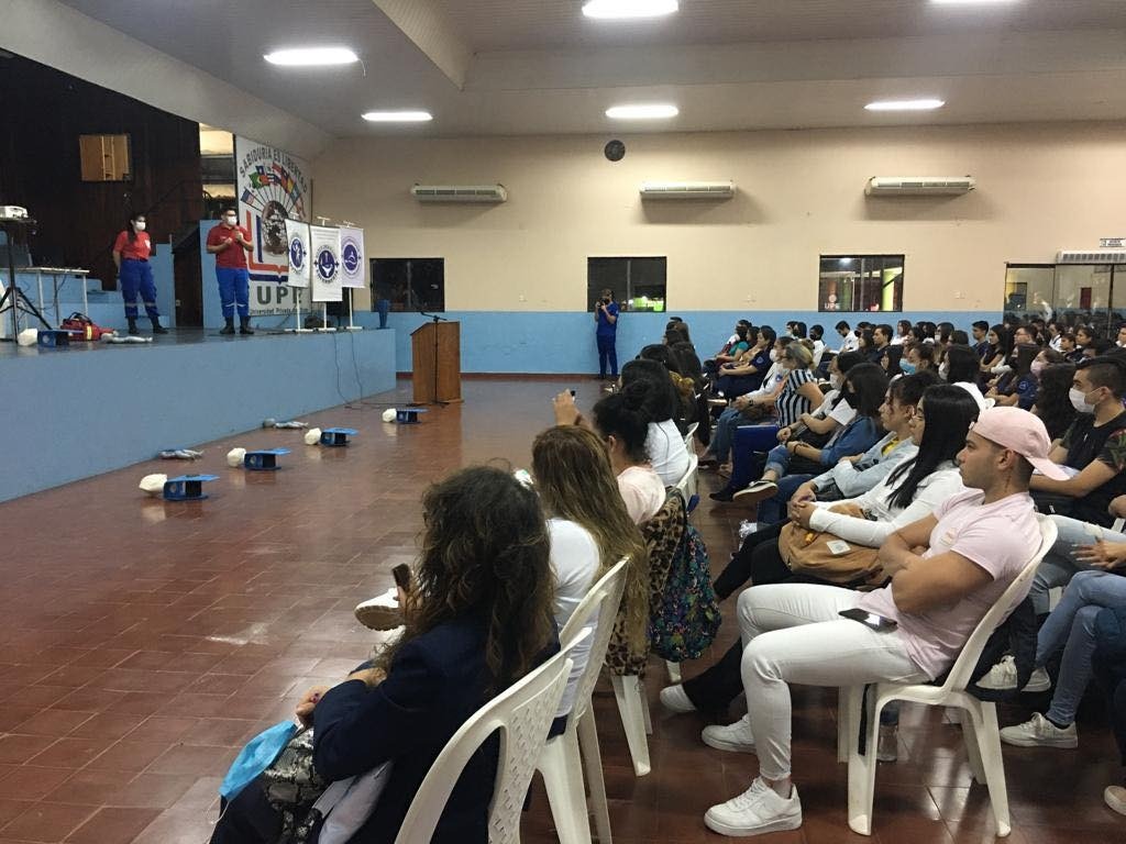 Facultad de Ciencias de la Salud taller de primeros auxilios y RCP básico